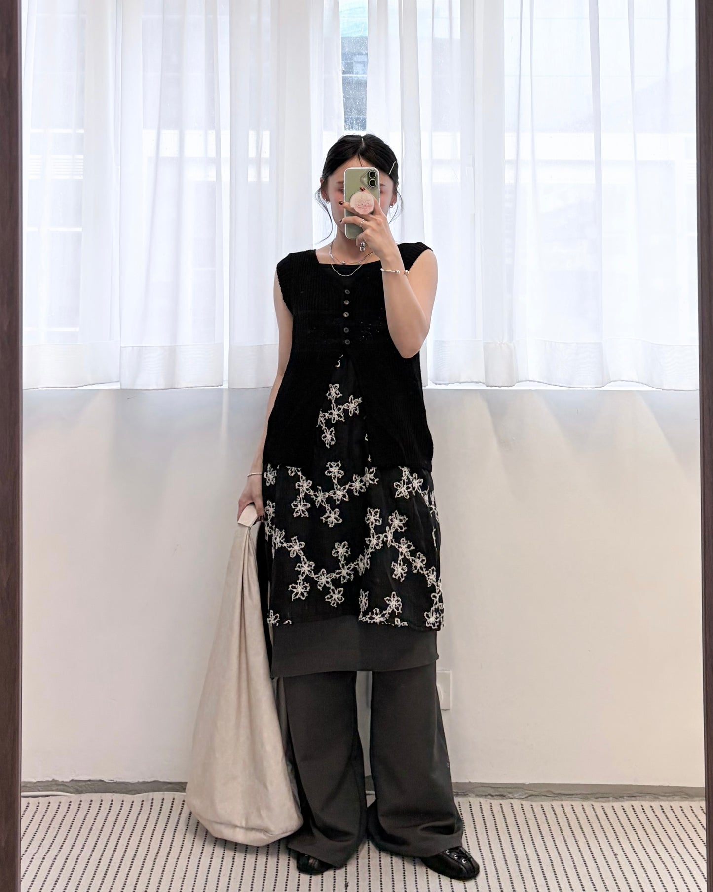TP786- Floral-embroidered Vest | White | Black