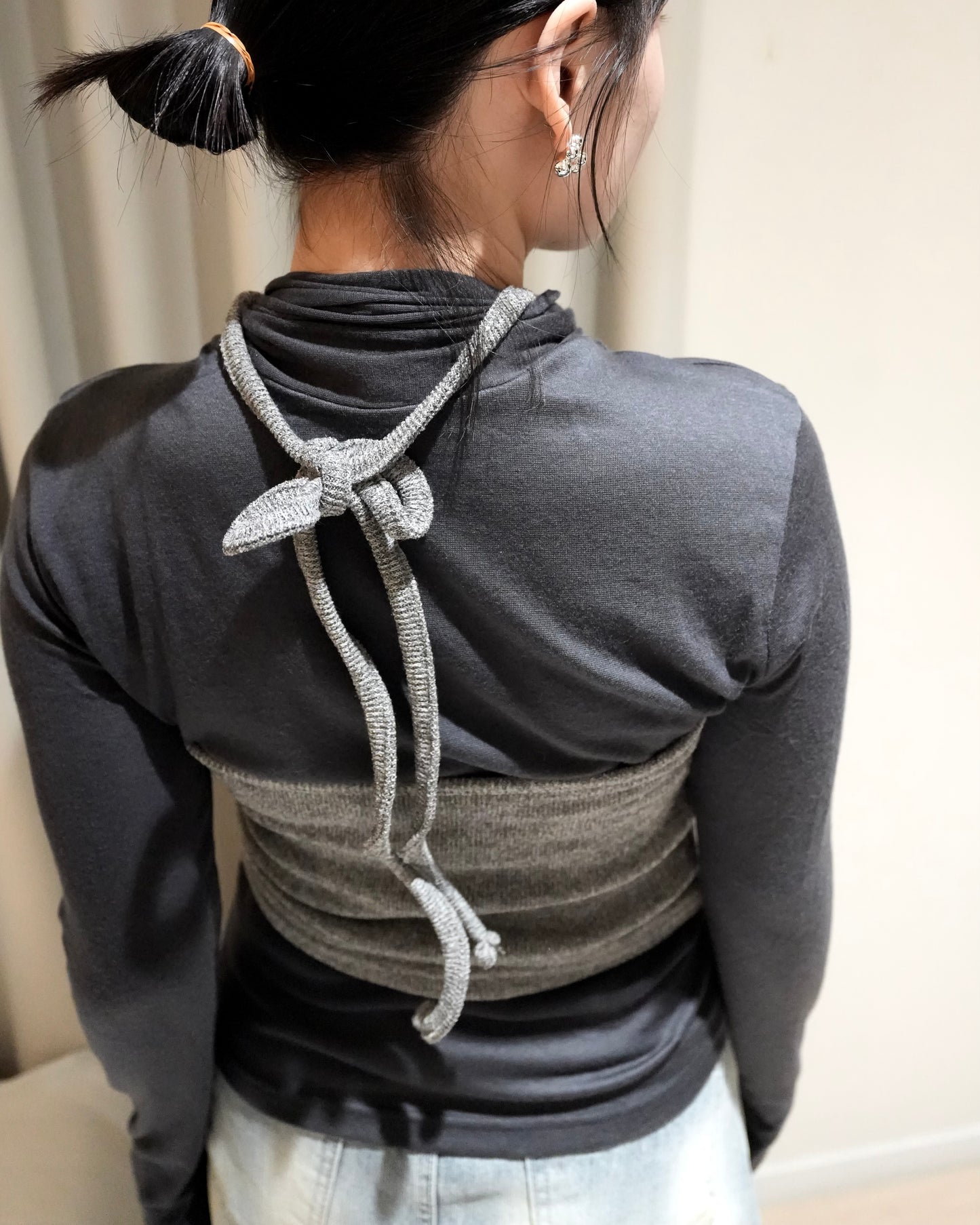 TP699- Design Neck Top | Ivory | Navy