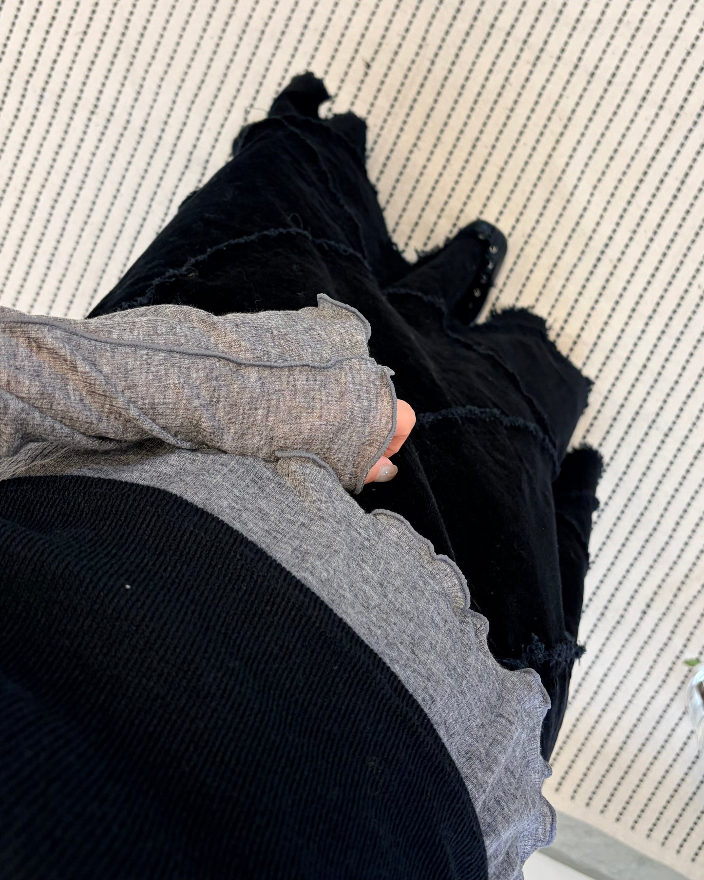 SK135- 薄燈芯絨破爛邊半截裙 ｜ Black | 棗紅色 | Brown