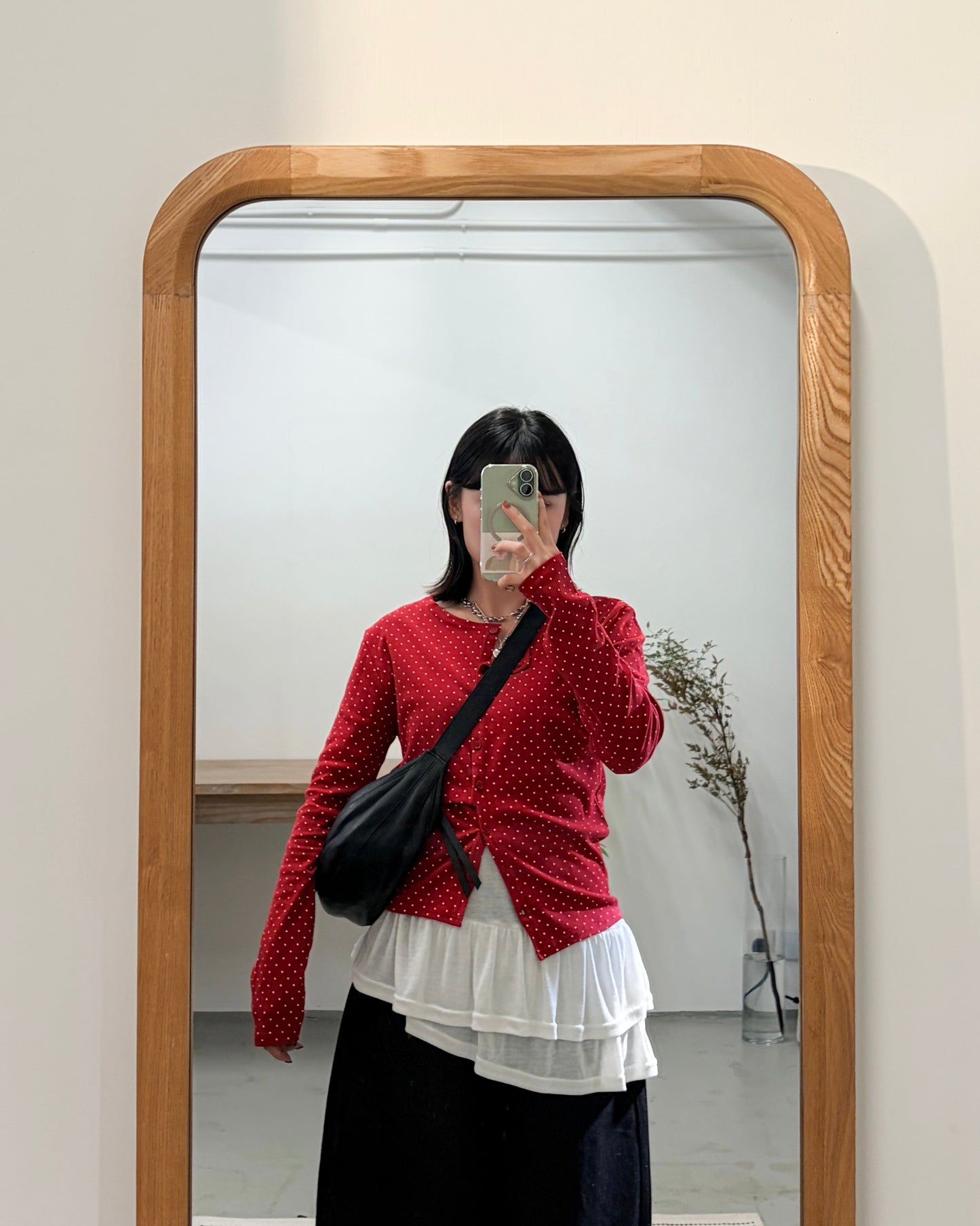 TP715- V Neck Ruffle Layer Vest | White | Black