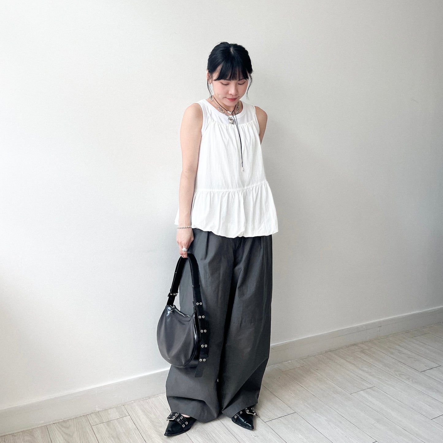 TP636- 斜Cut Balloon Vest | White