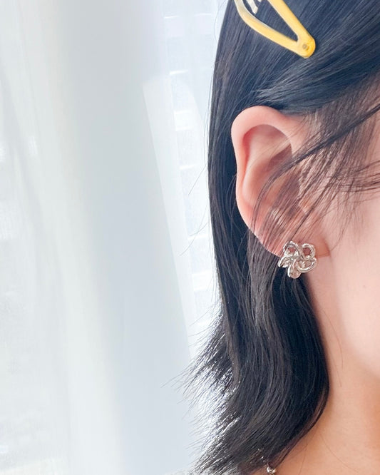 AC302- Flower line Earrings