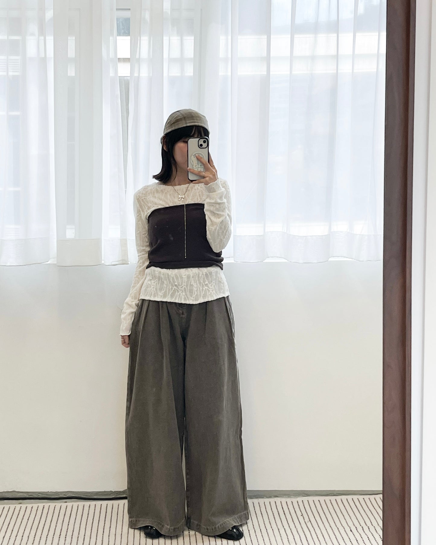 TP670- 暗花Patten Top ｜ Ivory | Black