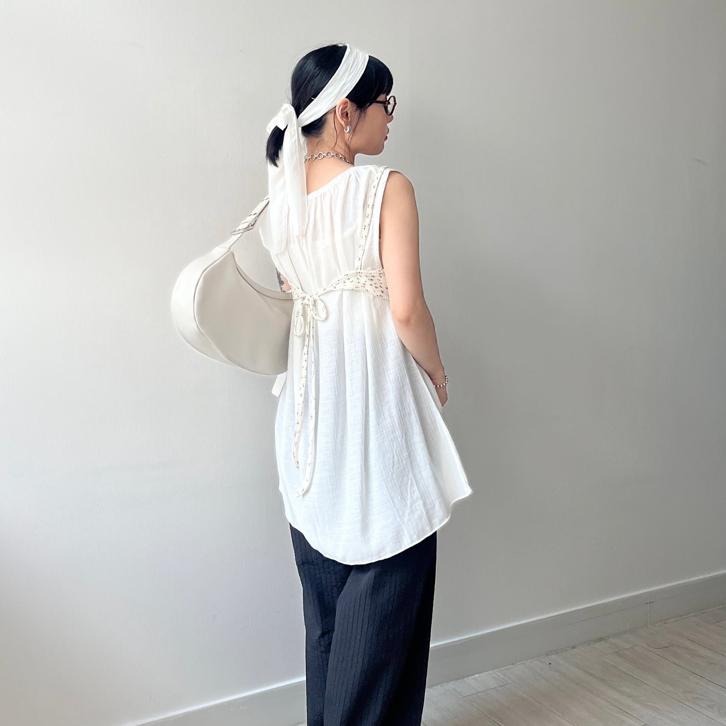 TP512- 暗條紋背連多用頸帶 | White | Black