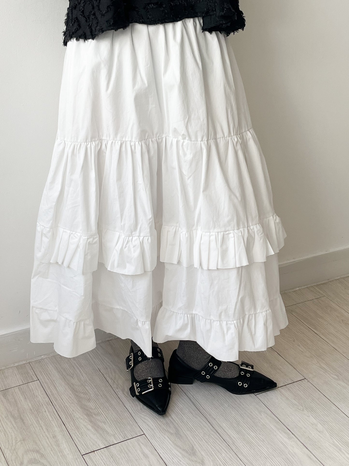 SK101- 破邊Ruffle Skirt | White | Black