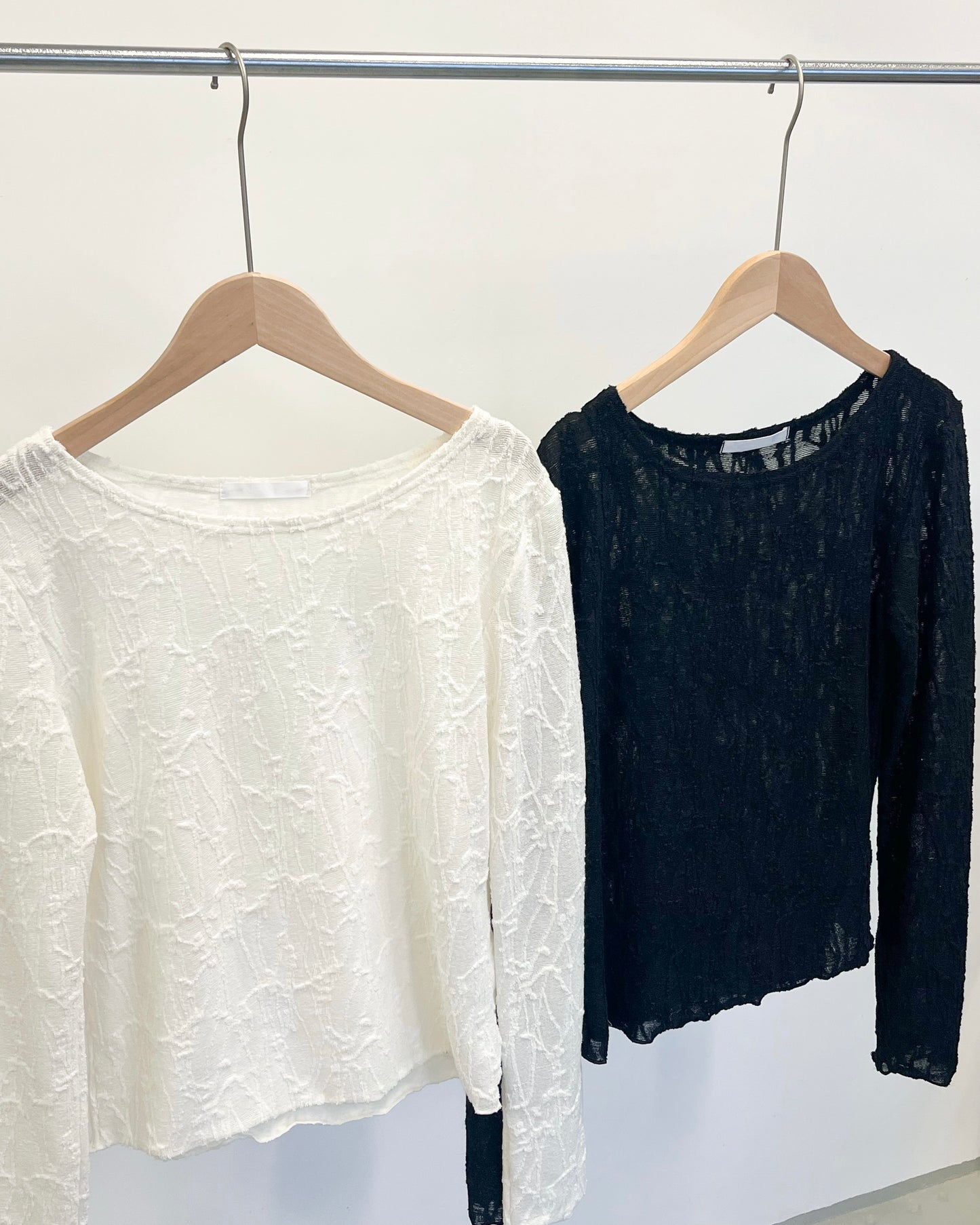 TP670- 暗花Patten Top ｜ Ivory | Black