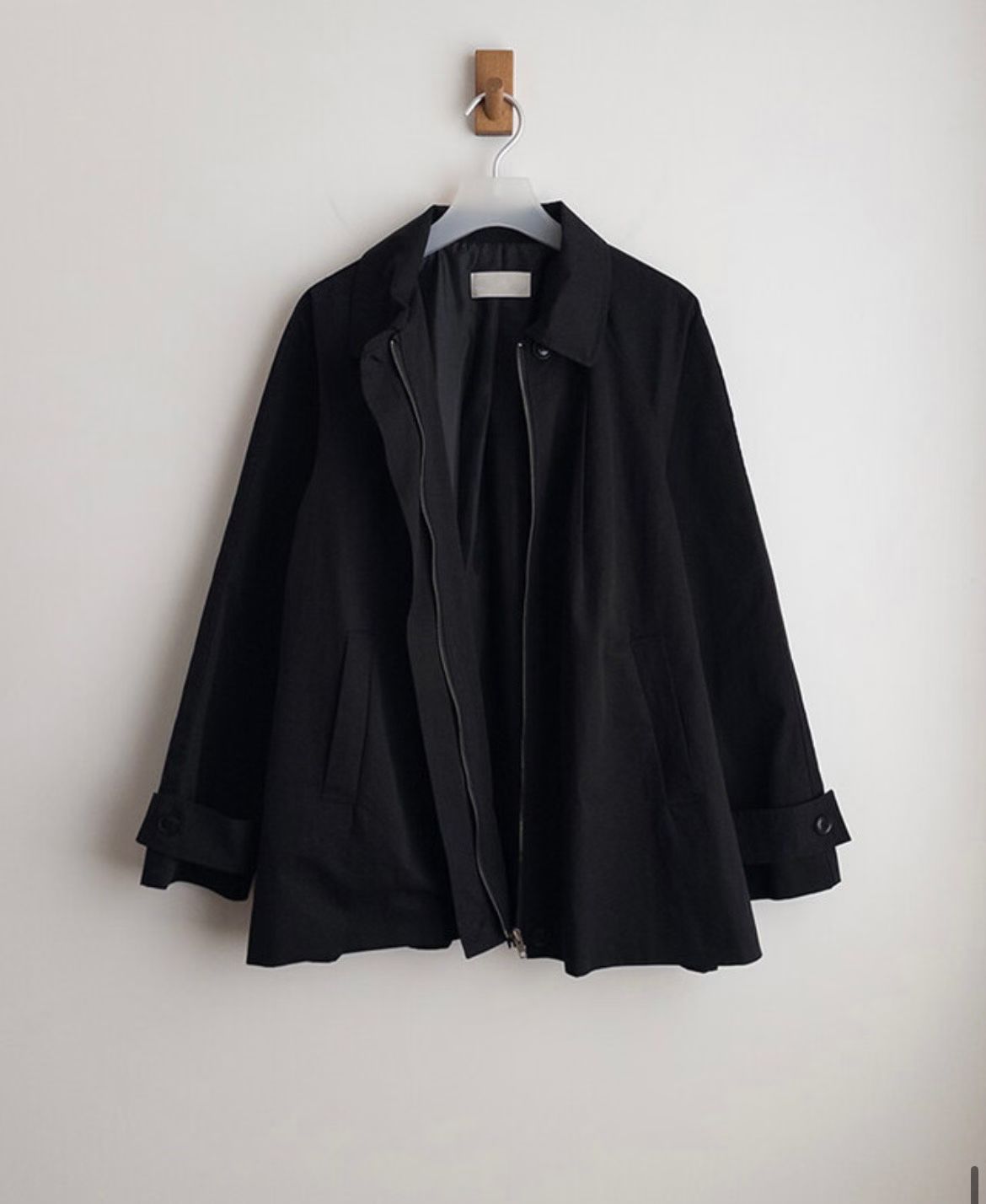 JK43- 打褶傘形薄外套 | Beige | Black