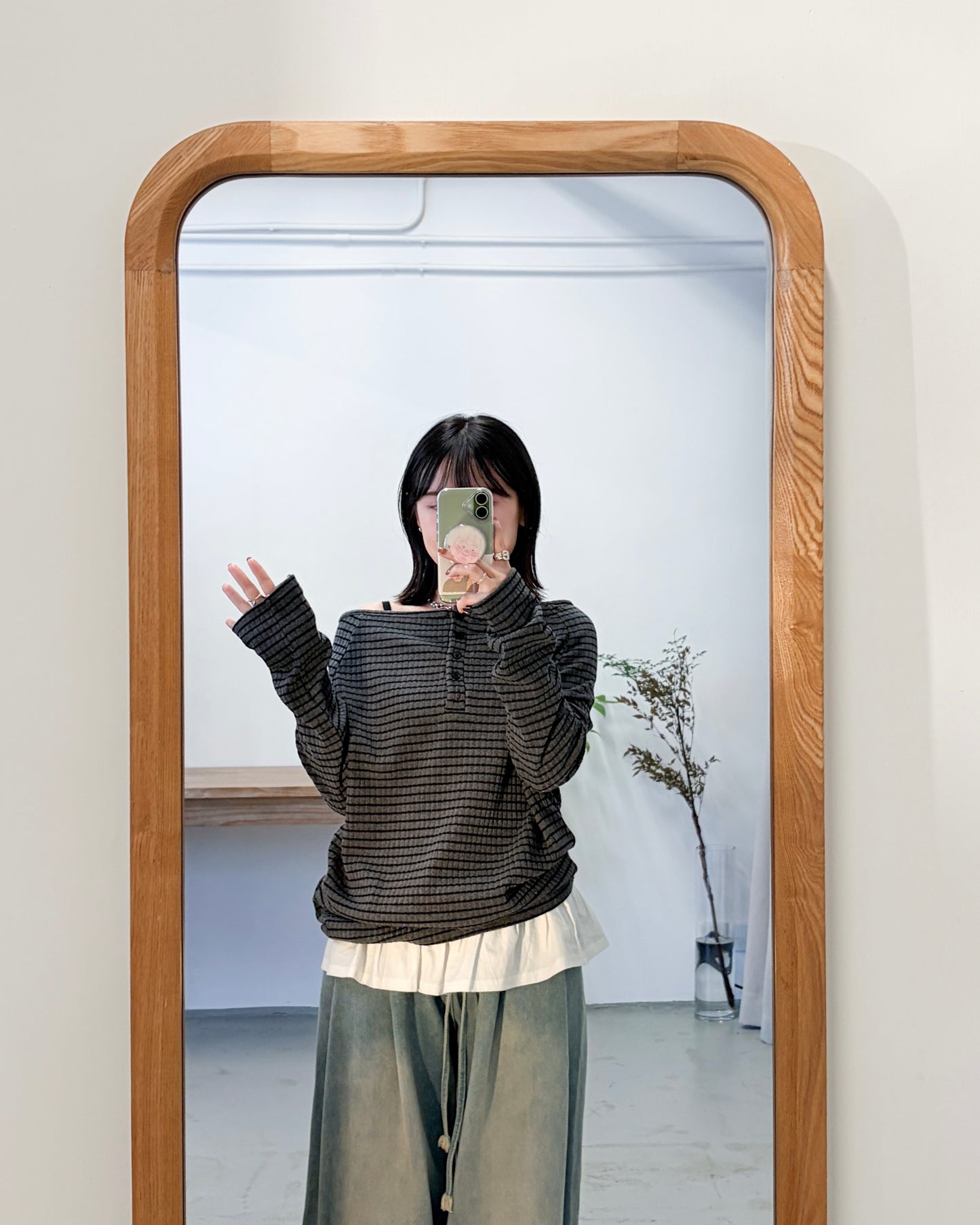 TP710- Off-shoulder Stripe Tee | Ivory | Charcoal