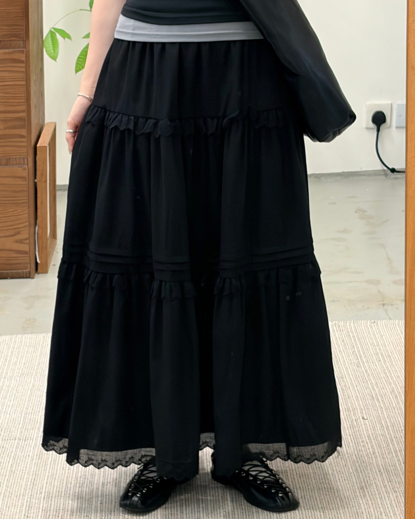 SK146- Three Ruffle Skirt | White | Black