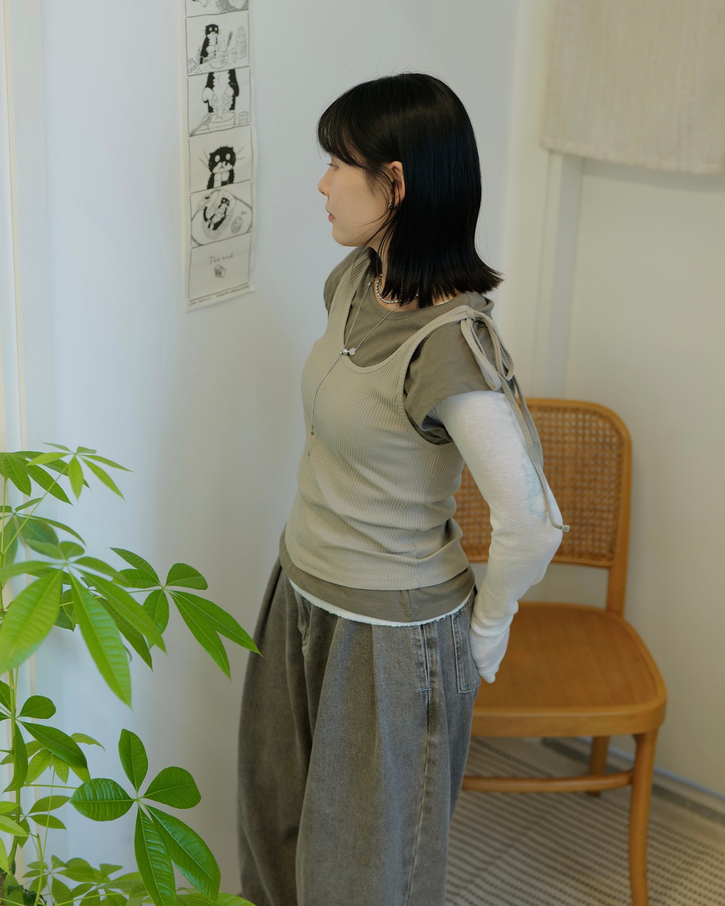 TP676- Side Ribbon Vest | Milk tea | Brown | Black