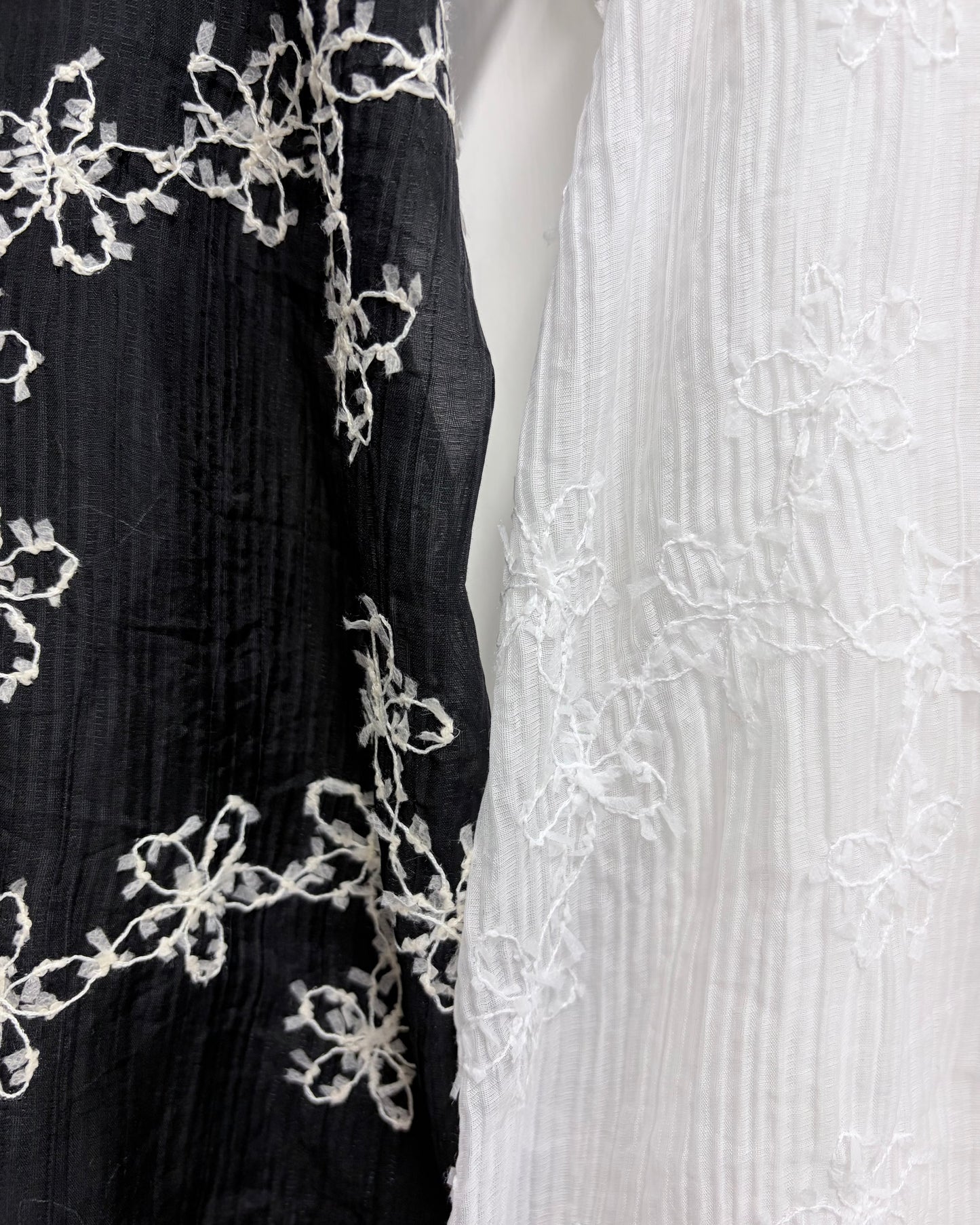 TP786- Floral-embroidered Vest | White | Black