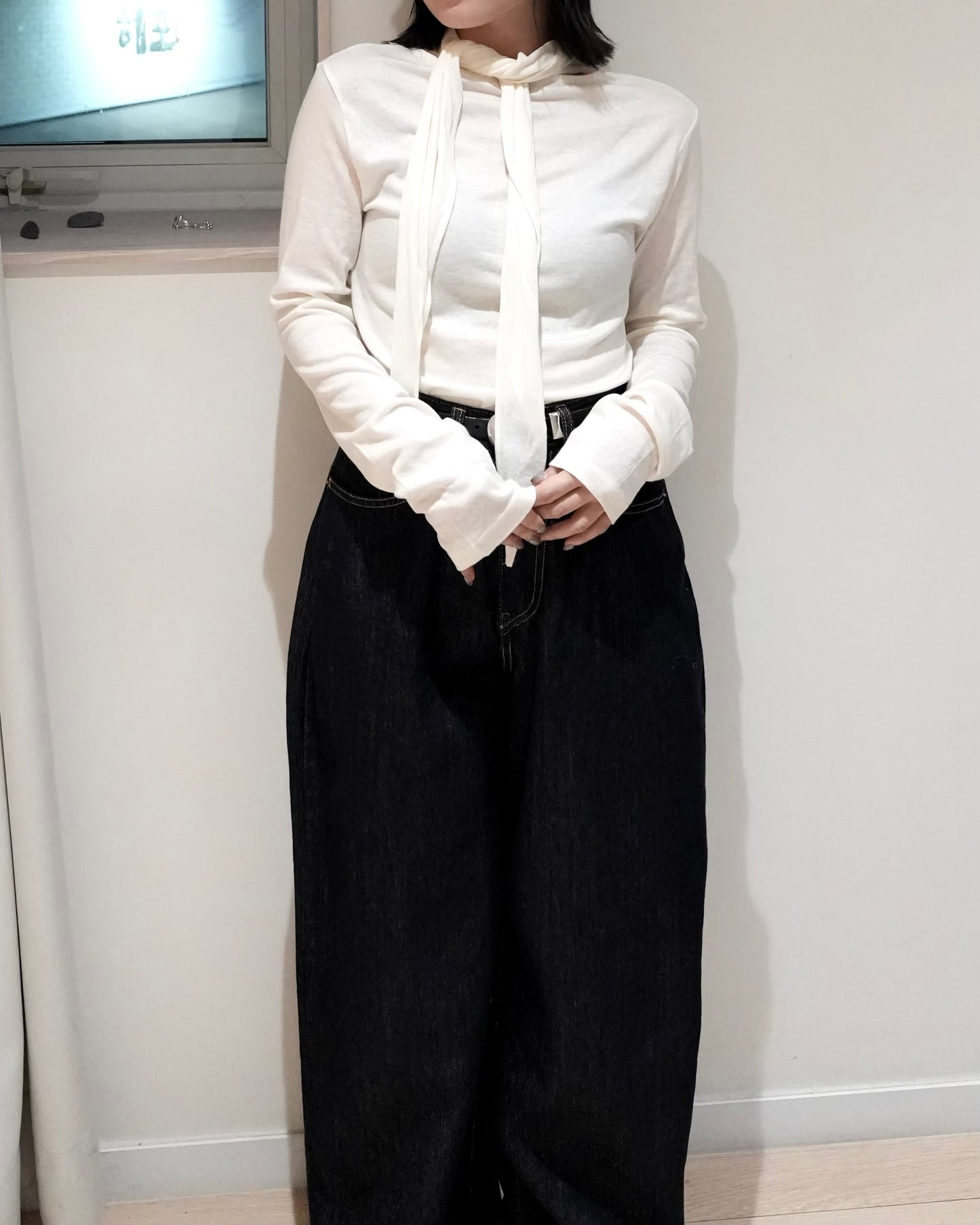 TP699- Design Neck Top | Ivory | Navy