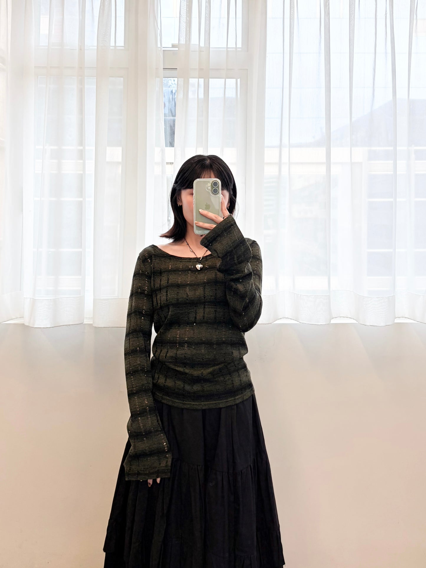 TP684- 破爛微喇叭袖橫間Top | Green | Brown