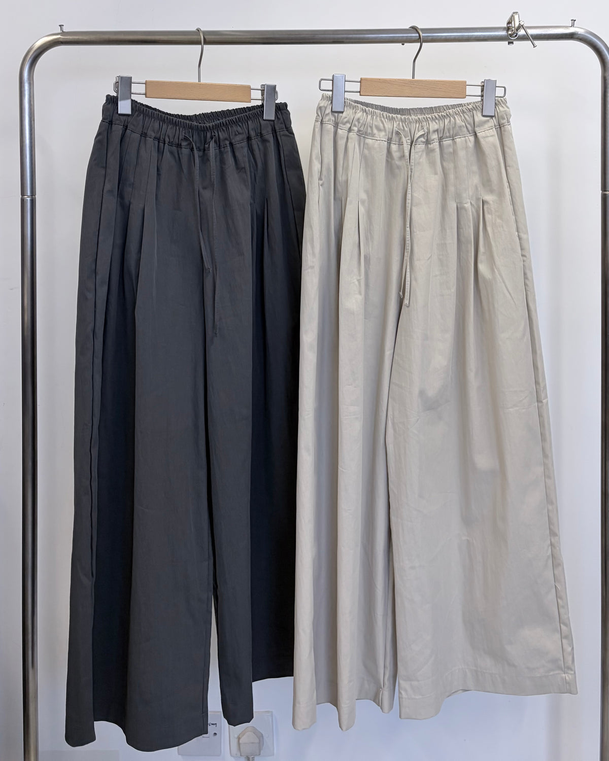 PT124- Soft Pleated Pants | Ivory | Grey