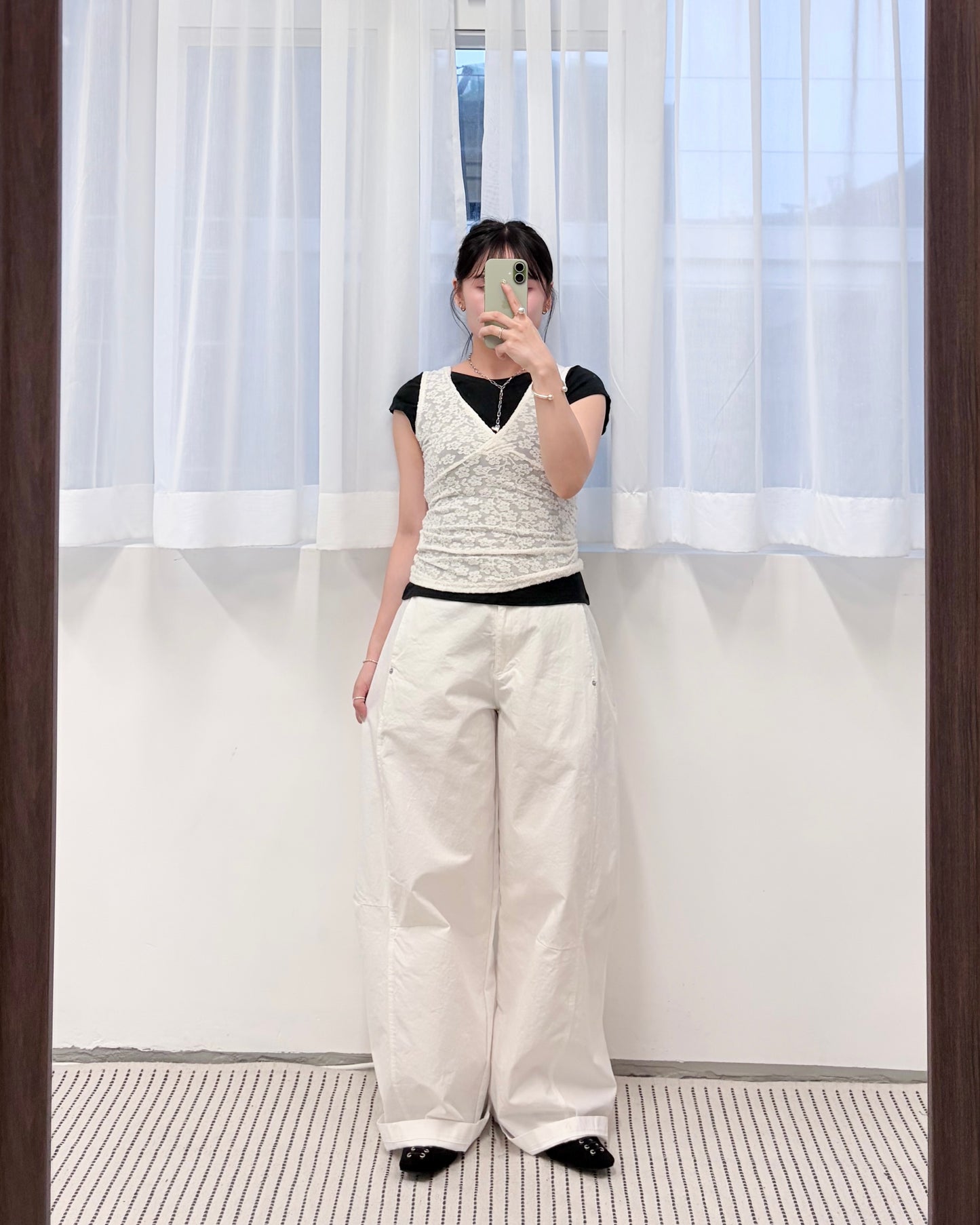 TP778- 暗花V Neck Vest | Ivory | Black