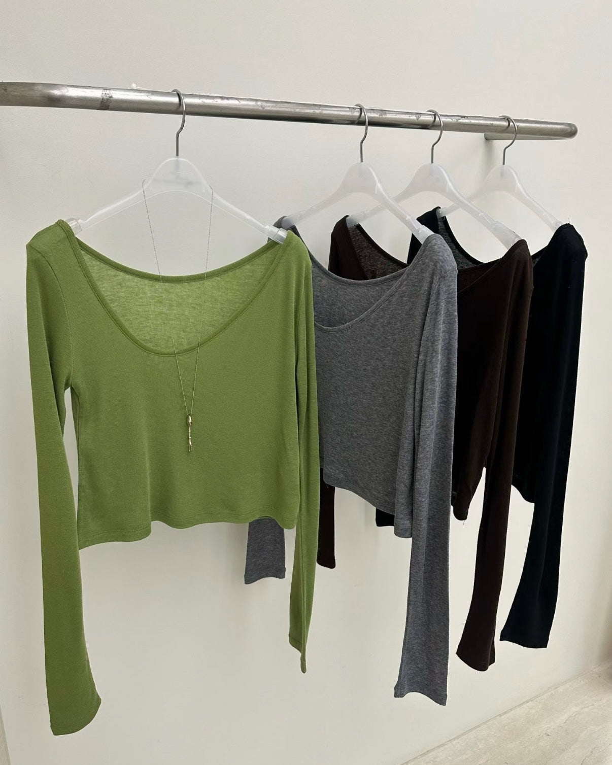 TP724- 軟熟斜肩短身長袖top | Grey | Brown | Green | Black