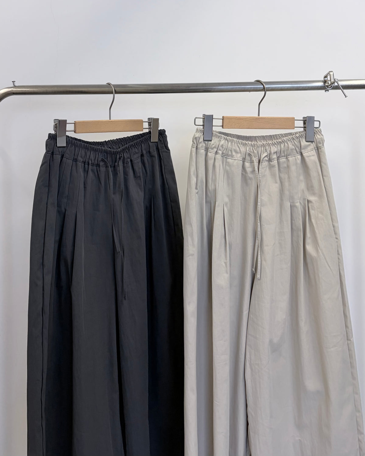 PT124- Soft Pleated Pants | Ivory | Grey