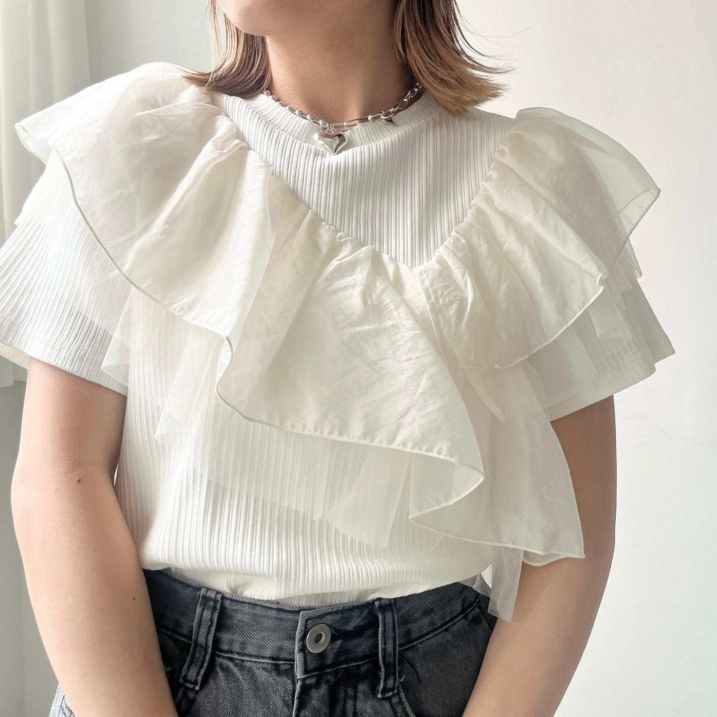 TP336- Docking Cut Ruffle Tee | White | Beige | Black