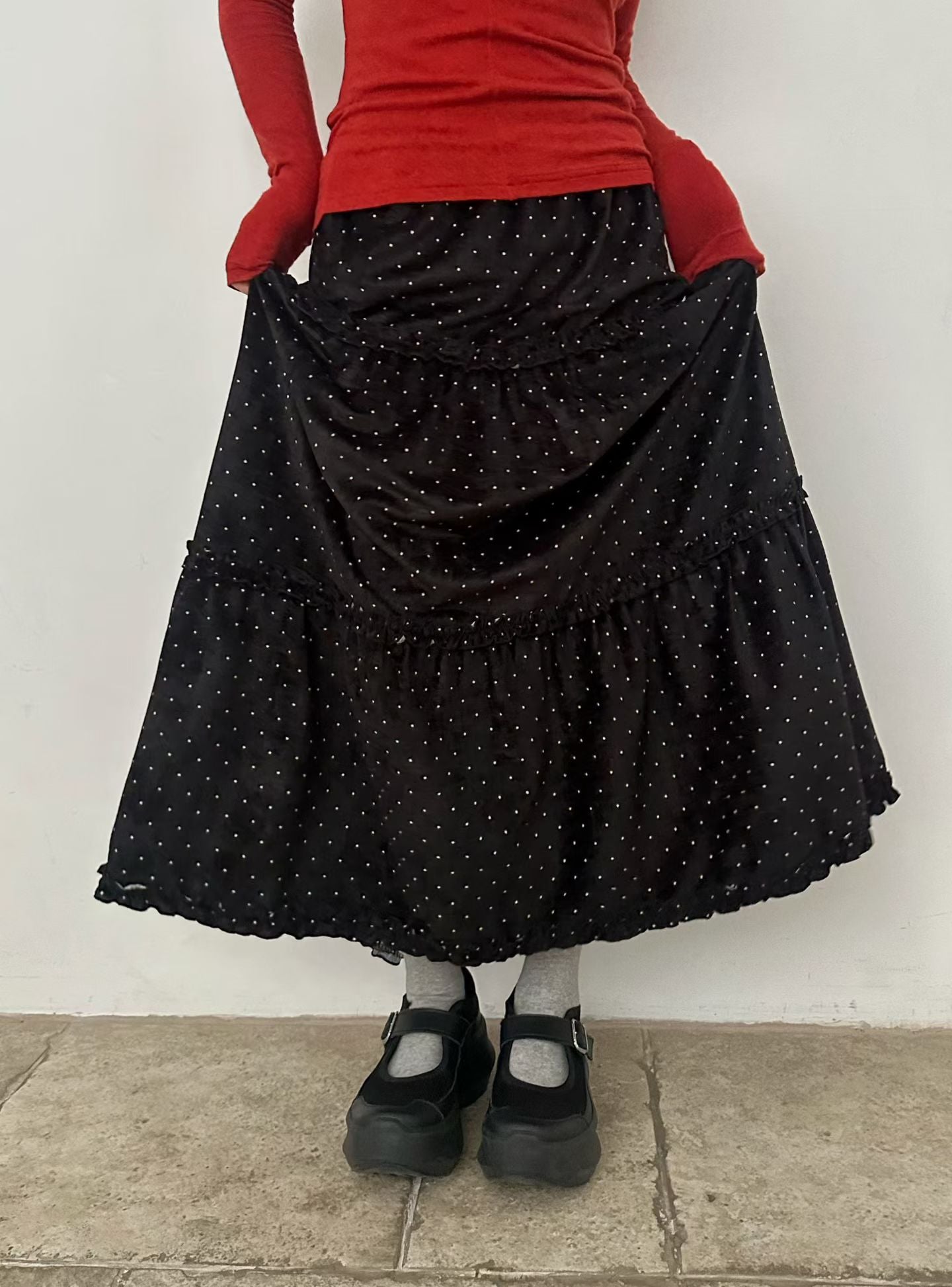 SK140- Black Small Dot Ruffle Skirt  ( 薄絨 ）