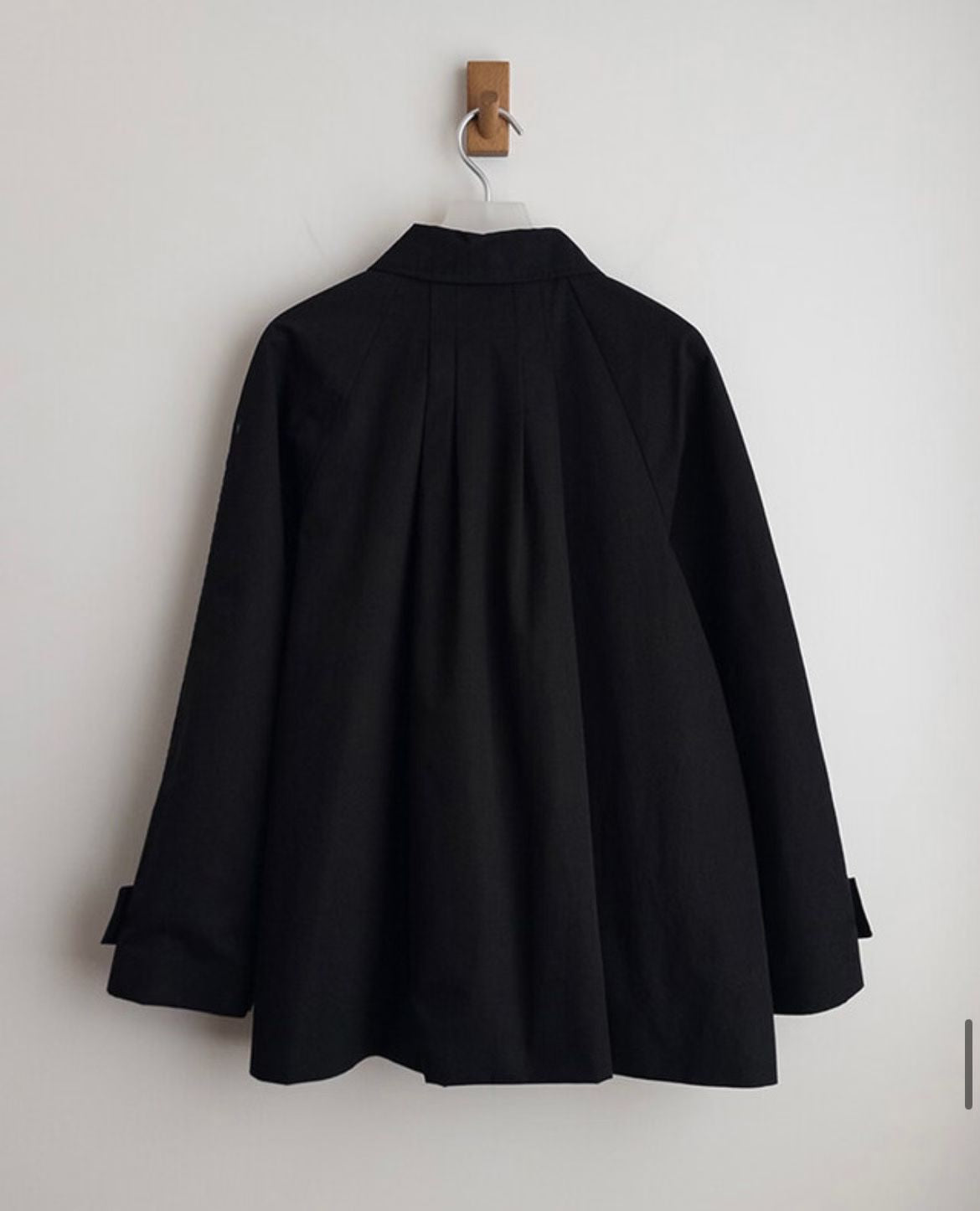 JK43- 打褶傘形薄外套 | Beige | Black