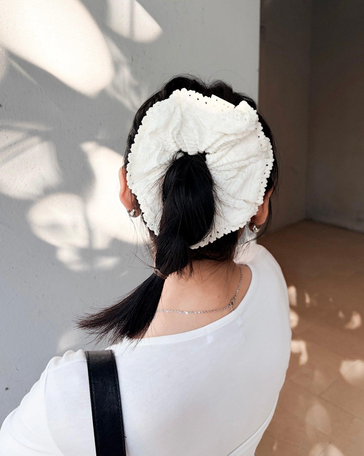 AC286- 暗紋花邊橡筋圈 | White | Black  ( 橡筋圈體積較大不設平郵 )