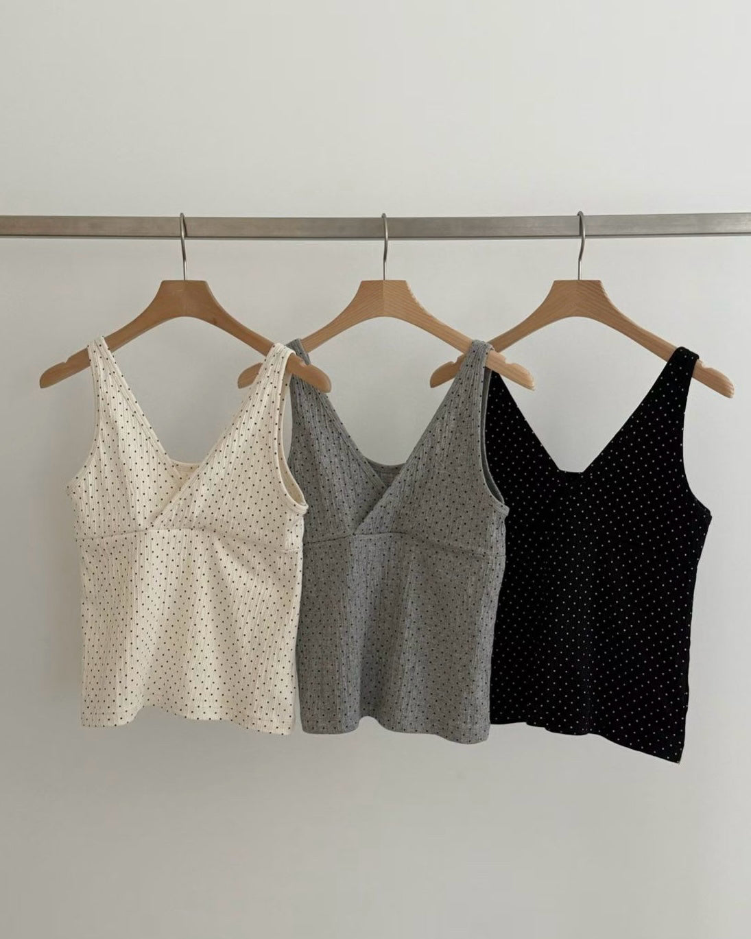 TP742- 皺紋波點V Neck Vest | Ivory | Grey | Black