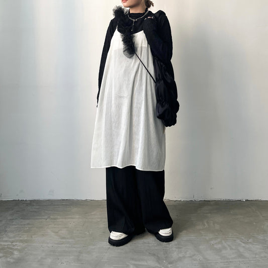 OP54- 暗條紋吊帶裙 | White | Black