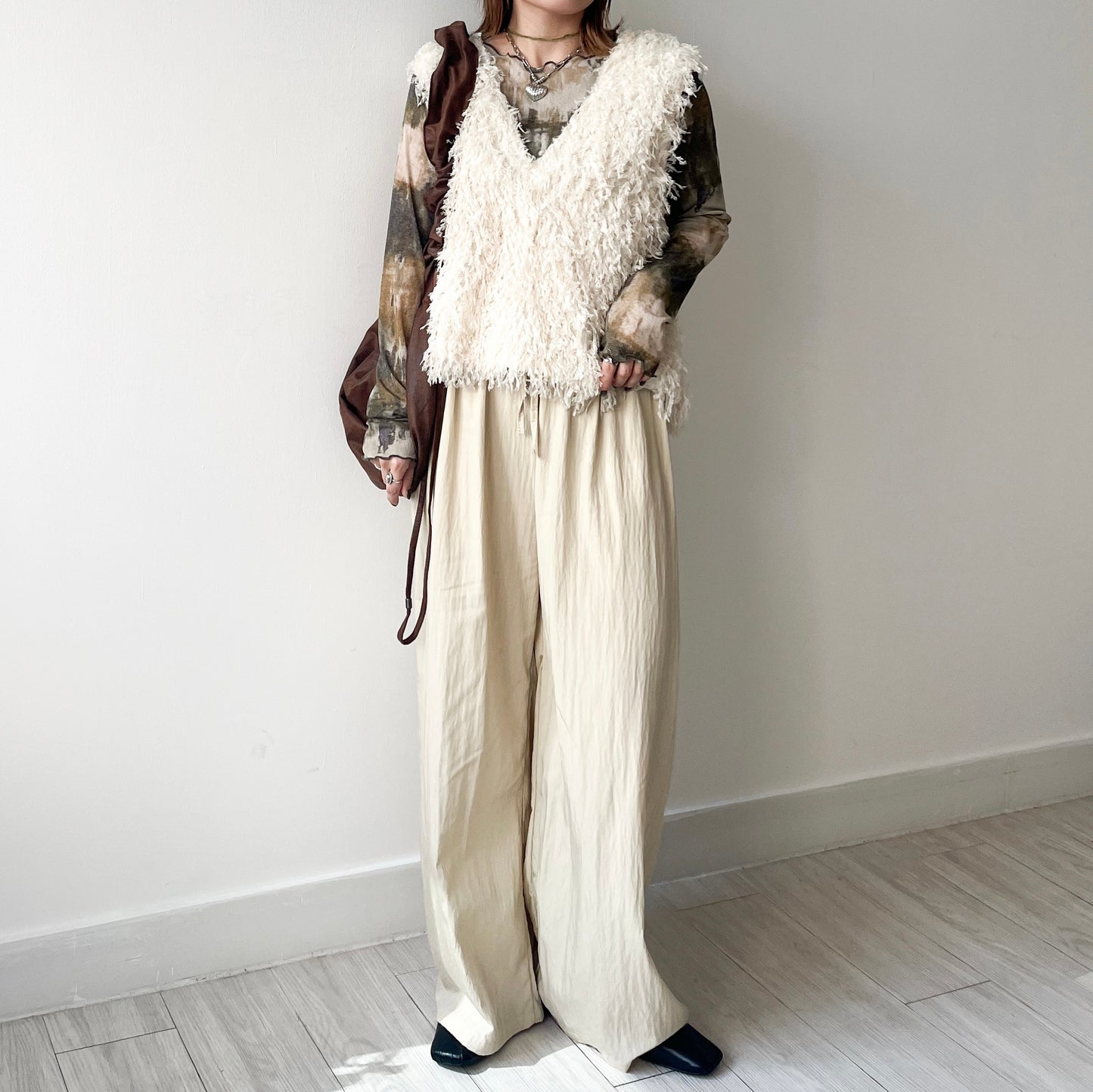 TP402- Fringe 2-way Vest | Ivory  | Black