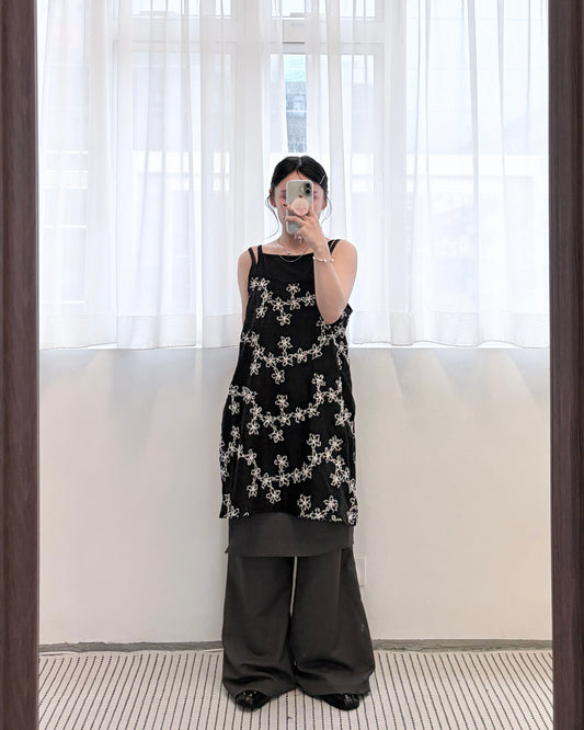 TP786- Floral-embroidered Vest | White | Black