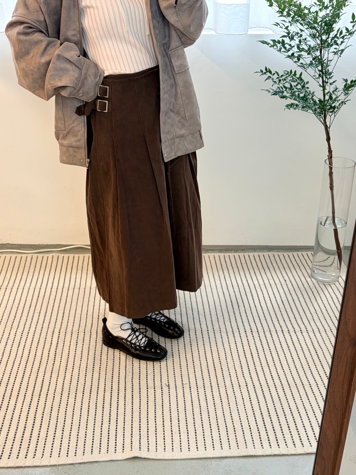 SK134- 燈芯絨一片打褶裙 | Brown | Black