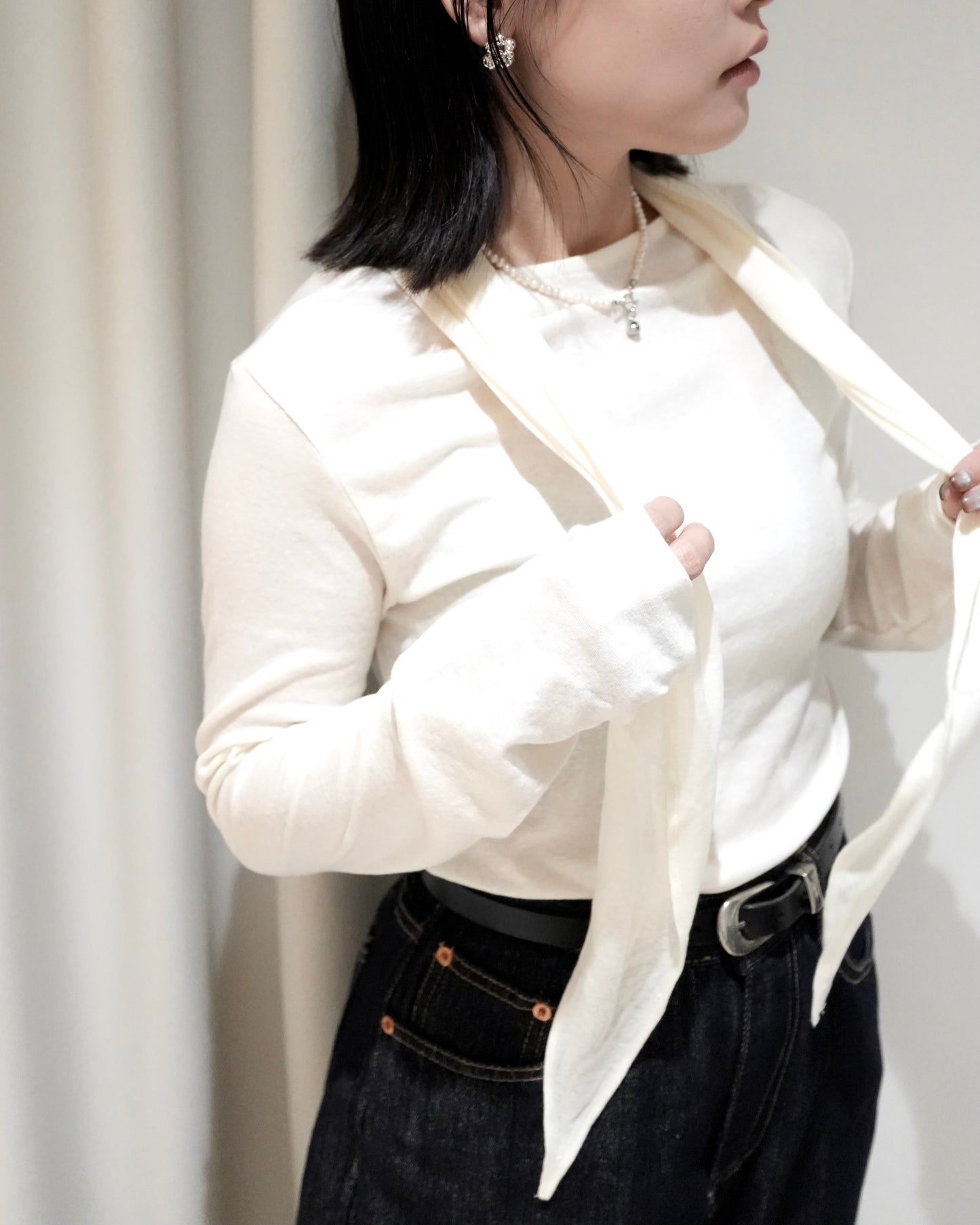 TP699- Design Neck Top | Ivory | Navy