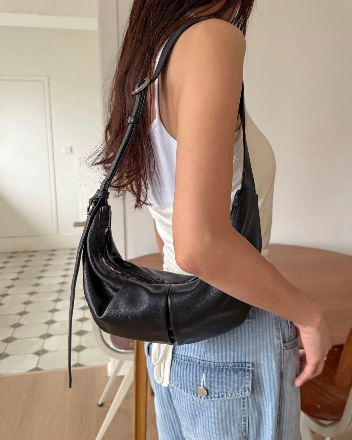 BG51- Croissant Leather Bag | Black