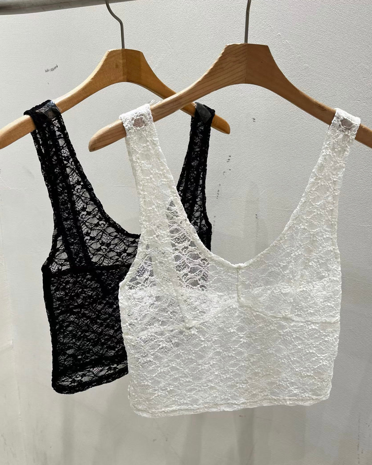 TP831- Short Lace Vest | Ivory | Black